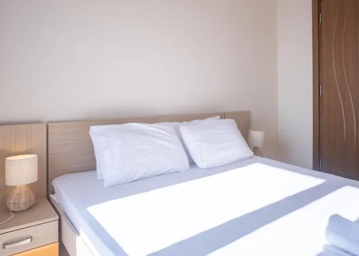 Brezza Marina House * أفيتوس