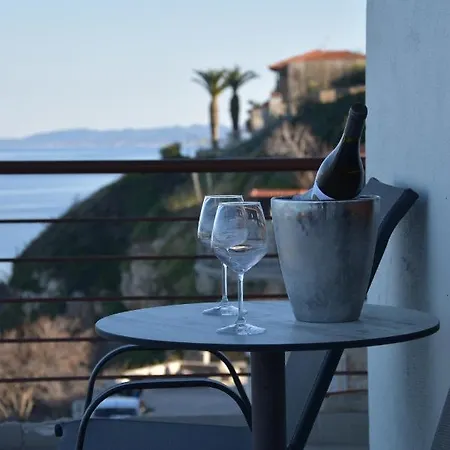 Brezza Marina House *